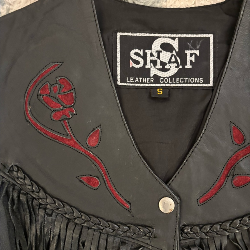 vintage leather vest with red rose and fringe details - Picture 6 of 6